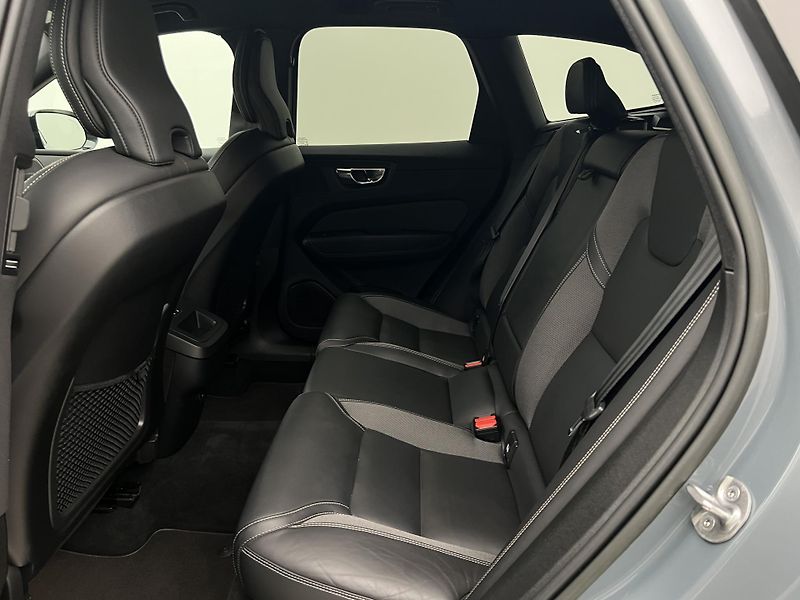 Volvo XC60 B4 AWD R-DESIGN AUT CZ - fotka 6 z 45