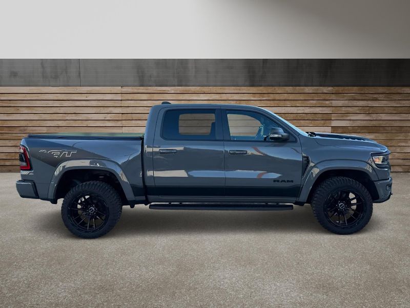 Dodge RAM (2023) +LARAMIE G/T+TRX PAKET+DPH+ - fotka 2 z 24