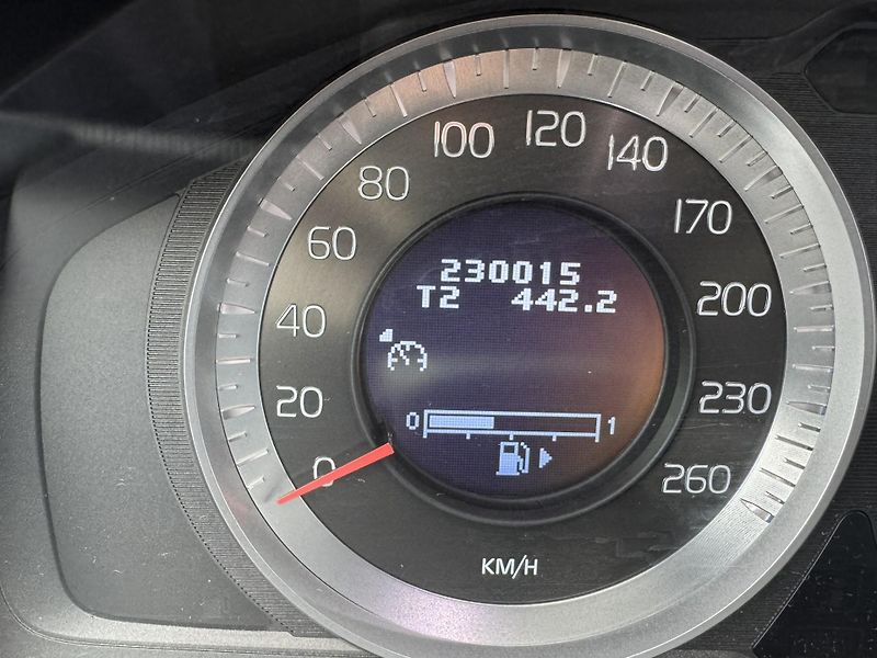 Volvo XC60 D4 AWD MOMENTUM - fotka 30 z 43