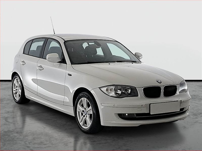 BMW Řada 1 (2011) 116i, Tažné, oblíbený vůz - fotka 1 z 16