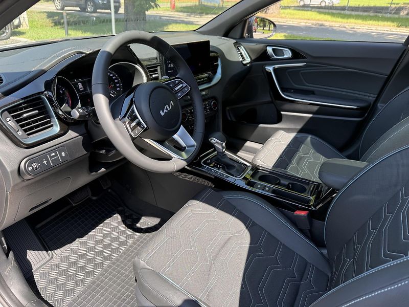 Kia XCeed 1,6 T-GDi GPF 7DCT STEEL EDit. - fotka 6 z 11