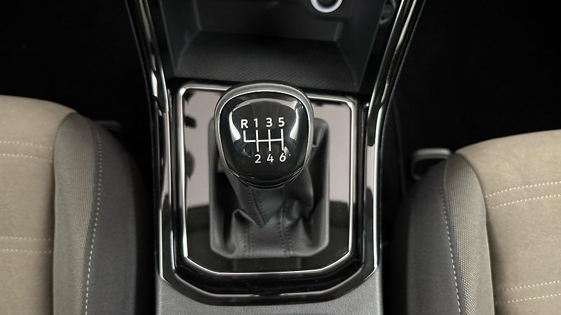 Volkswagen Touran 2.0 TDI Highline - fotka 22 z 24