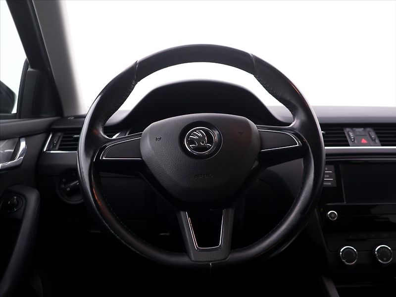 Škoda Octavia 1,6 TDI 85kW CZ Ambition 2.Maj - fotka 17 z 32