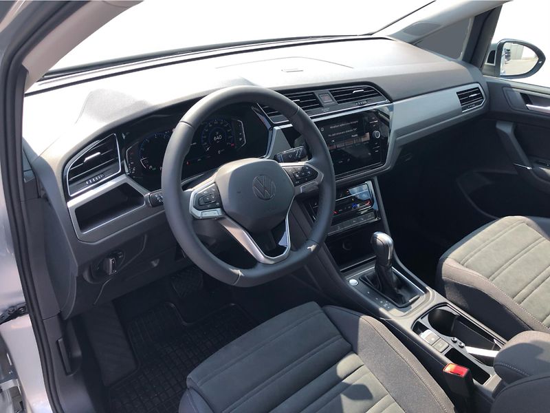Volkswagen Touran People 1,5 TSI 110 kW EVO2 7DS - fotka 10 z 30