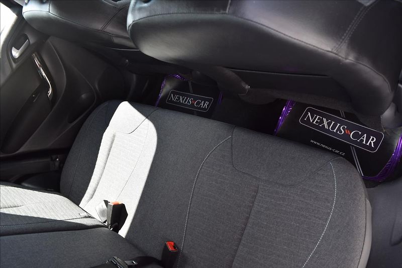 Citroën C3 1,2 i 60KW NÍZKÉ KM ALU PO STK - fotka 19 z 42
