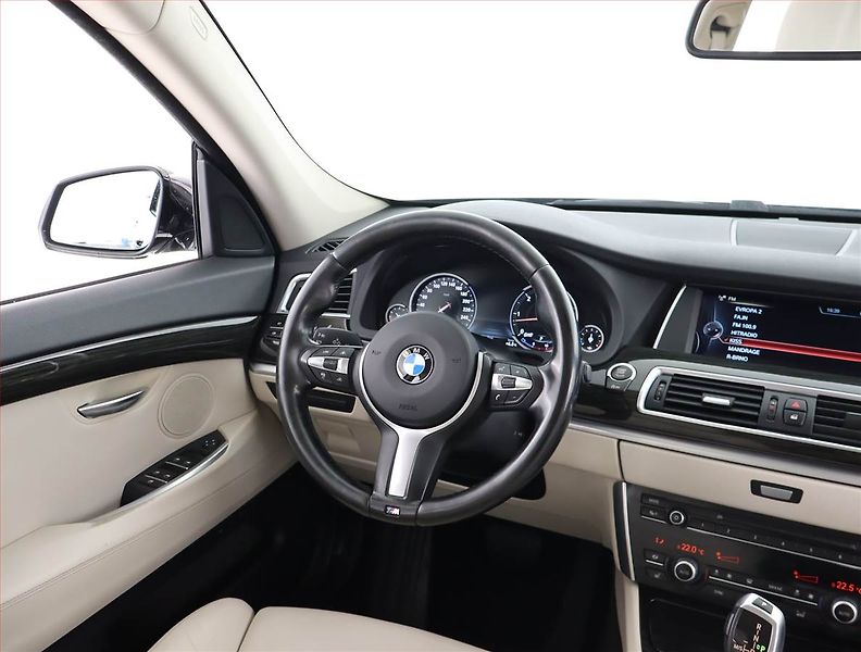 BMW Řada 5 (2017) 530d xDrive GT - fotka 7 z 26