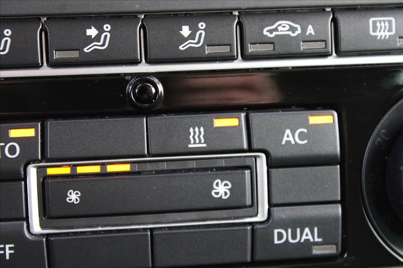 Volkswagen Tiguan 2,0 TDI  VÝHŘEVY,TAŽNÉ - fotka 16 z 26
