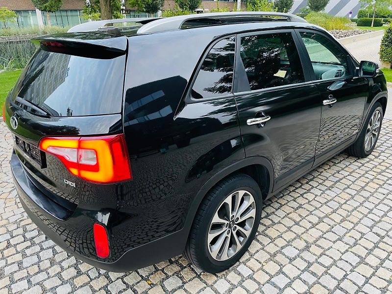 Kia Sorento 2.2D 4x4 AUT PANORAMA VÝHŘEV  - fotka 10 z 51