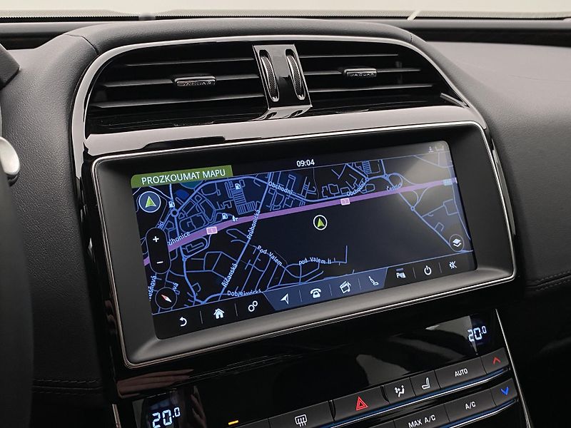Jaguar XE 30t 221kW AWD AUT CZ - fotka 36 z 39
