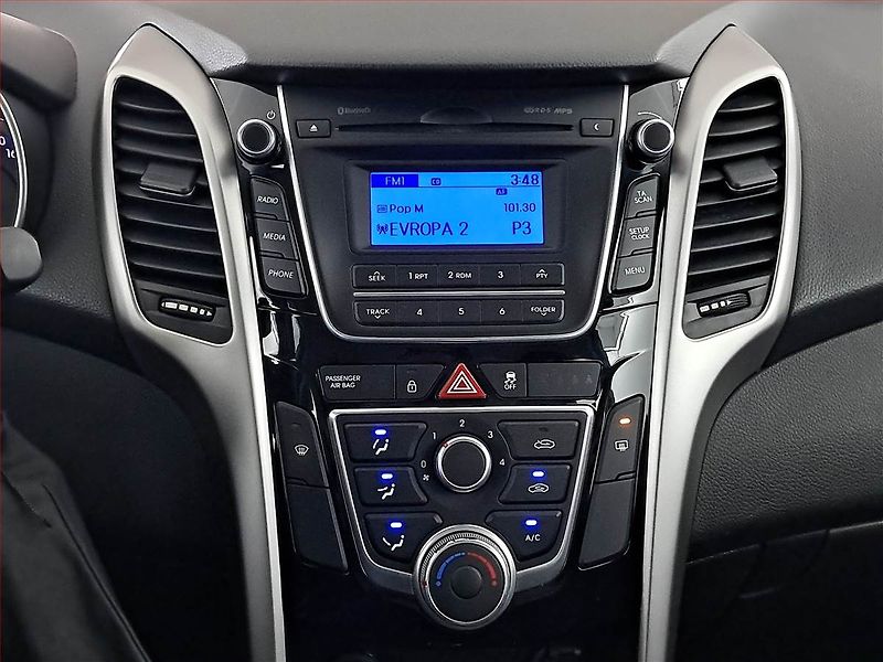 Hyundai i30 (2017) Trikolor 1.6 CRDi, Serv.kniha - fotka 12 z 17