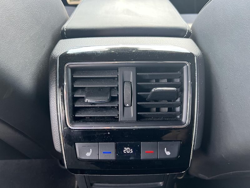 Škoda Superb 2.0 TDi Sportline nez.topeni  - fotka 9 z 18