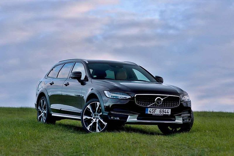 Volvo V90 Cross Country.