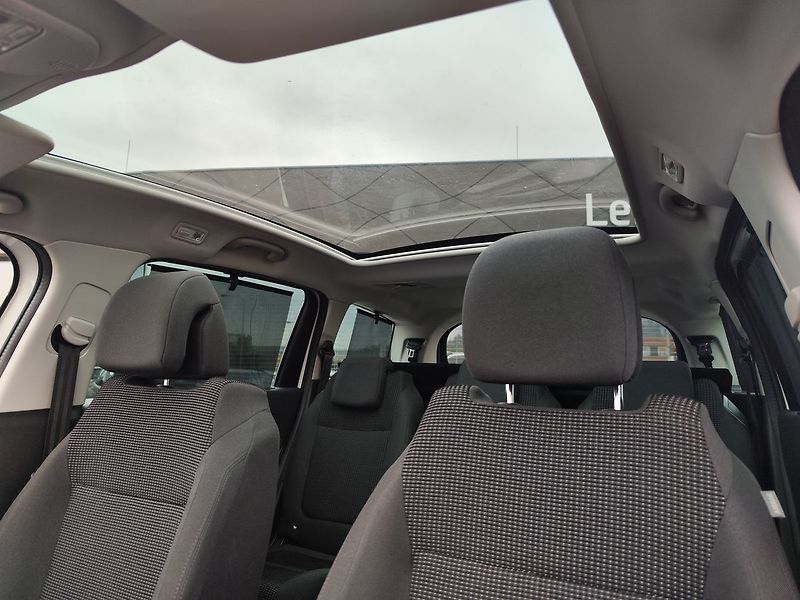 Peugeot 5008 2.0 HDI/110kW Allure - fotka 16 z 35