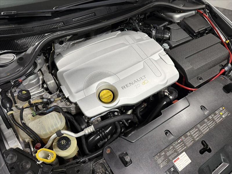 Renault Laguna 2,0   DCi GT 4CONTROL BI-XEN - fotka 42 z 42