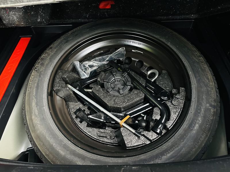 Volvo V40 2.0i MANUÁL KAMERA SERVISKA - fotka 21 z 45
