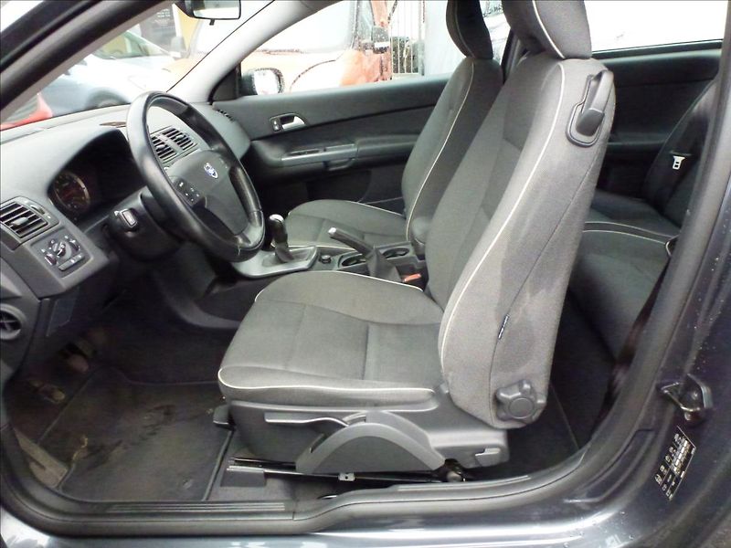 Volvo C30 2,0 i 16V Titanium Grey - fotka 20 z 62