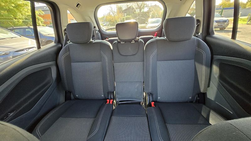 Ford Grand C-MAX 1.6 16V TITANIUM 7MÍSTNÝ  - fotka 27 z 42