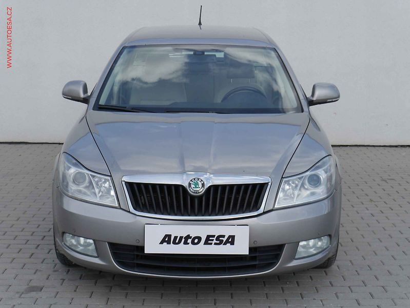 Škoda Octavia (2011) 2.0 TDI, ČR, AC - fotka 2 z 19