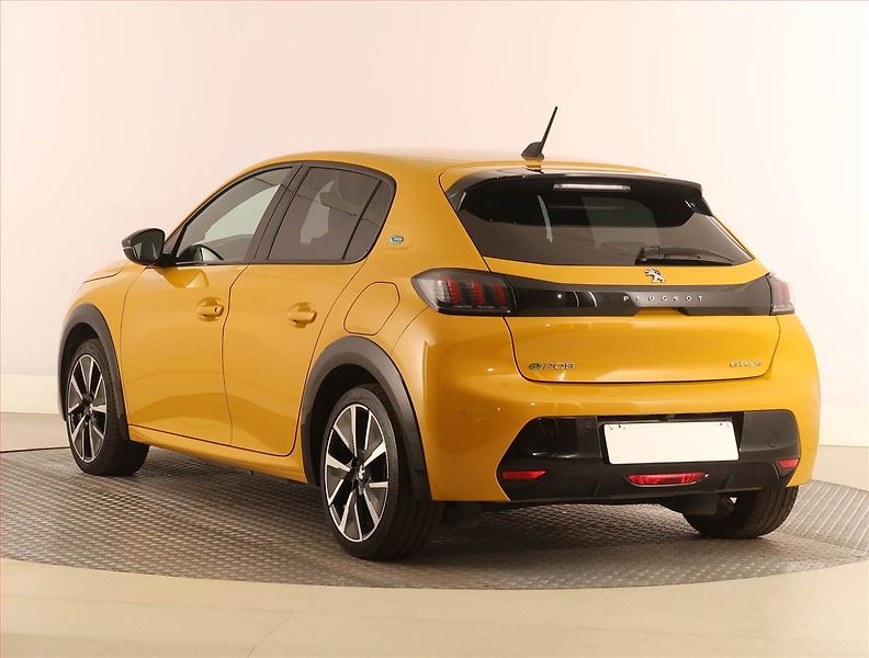 Peugeot 208 (2020) 50 kWh, SoH 84%, Automat - fotka 4 z 26