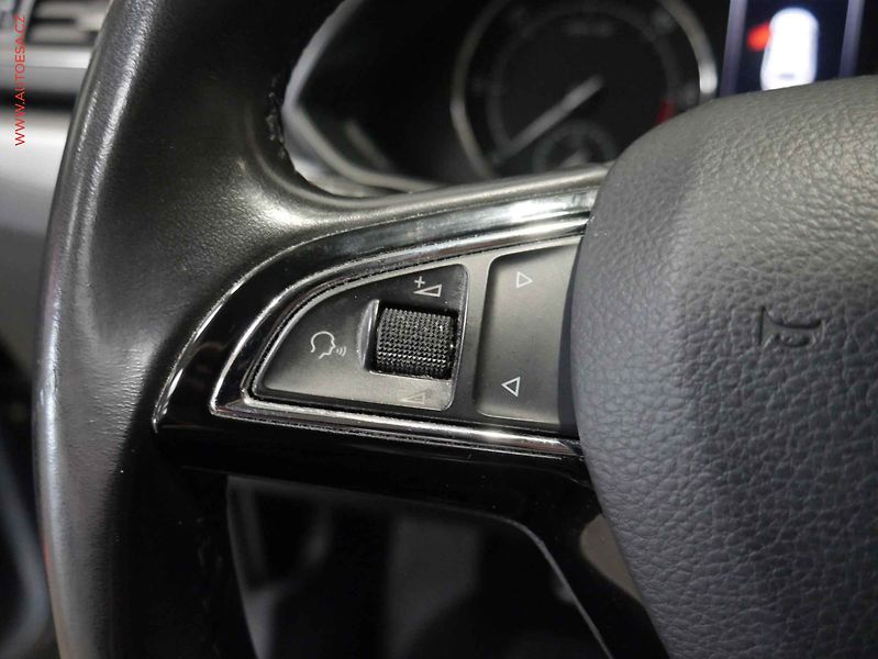 Škoda Superb (2017) 2.0 TDi, ČR, Style, DSG - fotka 17 z 23