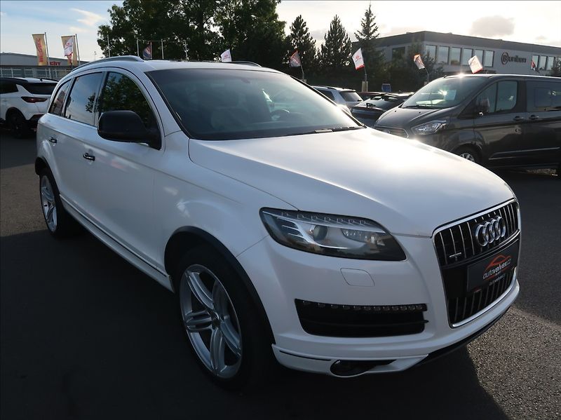 Audi Q7 3,0 TDi,176kW,NovéČR,7míst - fotka 2 z 31