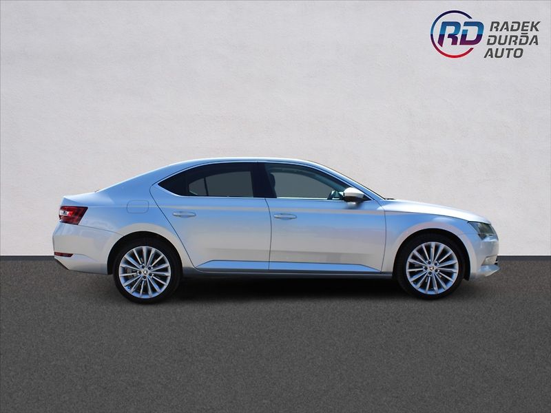 Škoda Superb 2,0 TDI  1.MAJ,A/T,4x4,STYLE - fotka 4 z 47