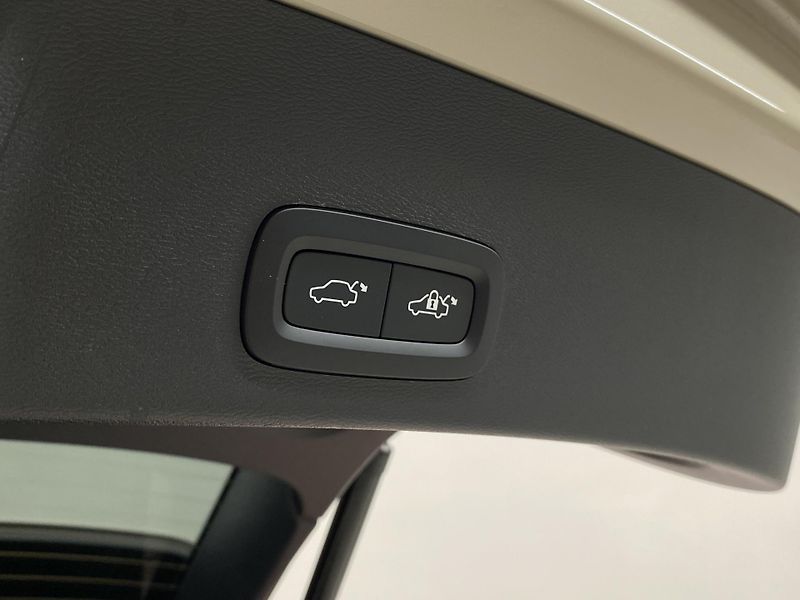 Volvo XC40 (2026) B3 AUT DARK PLUS - fotka 21 z 60