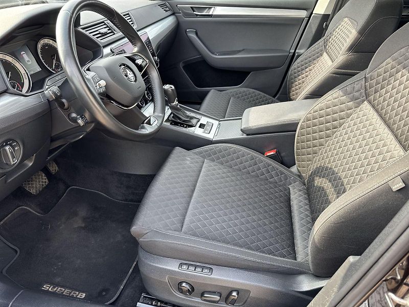 Škoda Superb (2020) Combi 1.4 TSI iV DSG Ambition - fotka 7 z 35