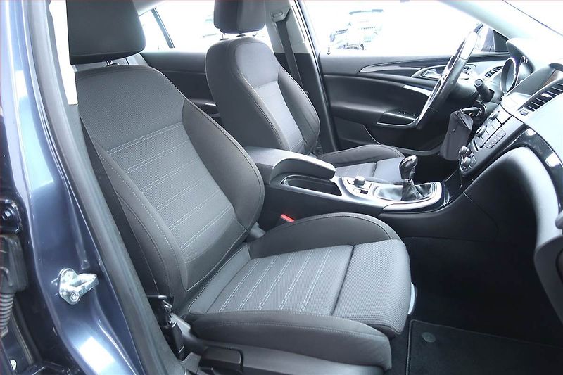 Opel Insignia (2009) 2.0 CDTI, Navi, Tempomat - fotka 9 z 19