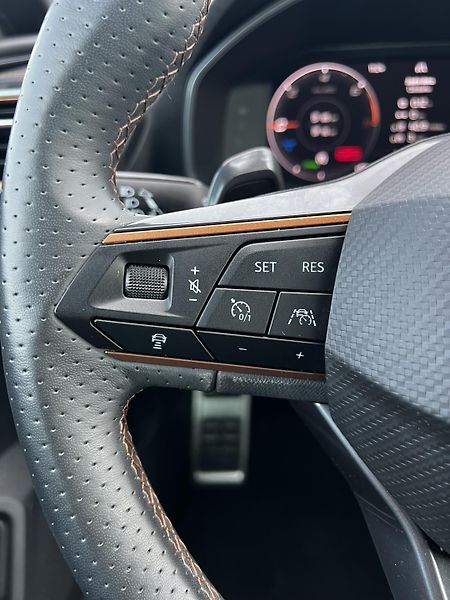 Cupra Leon 1.4 TSI e-Hybrid 150kW TZ DPH - fotka 11 z 29