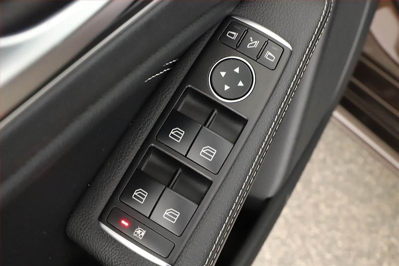 Mercedes-Benz Třídy A (2017) A 180 d, Automat, Serv.kniha - fotka 15 z 18