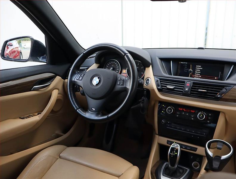 BMW X1 (2014) M Sport sDrive20d, 4X4 - fotka 7 z 19
