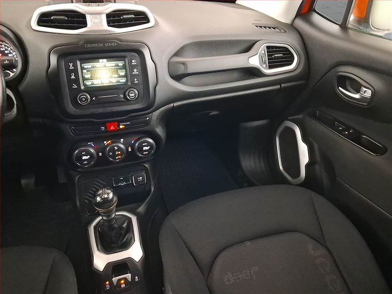 Jeep Renegade (2016) 1.6 MultiJet, Tempomat - fotka 8 z 20