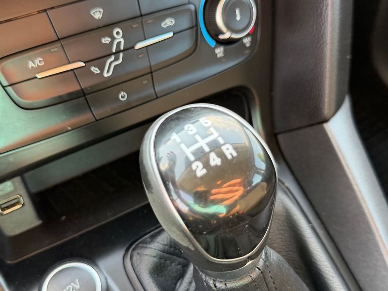 Ford Focus 1.0 EcoBoost *74kw* - fotka 22 z 27