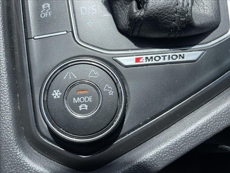 Volkswagen Tiguan 2,0 TDi 110kw DSG 4-matic bez - fotka 28 z 43