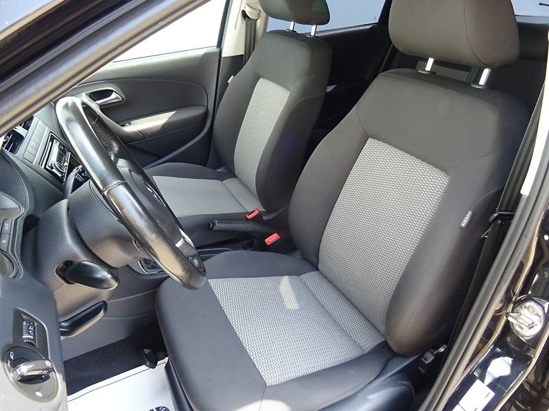 Volkswagen Polo (2011) 1.4i,63kW,s.kniha,klima,ALU - fotka 8 z 23