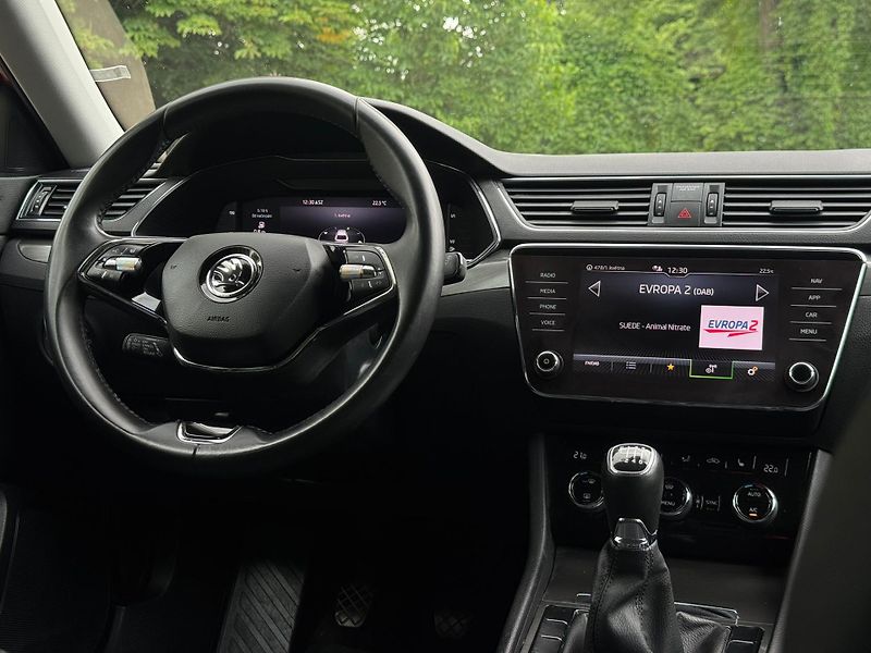 Škoda Superb 2.0TDi F.LED, KAMERA, EL.TAŽNÉ - fotka 11 z 26