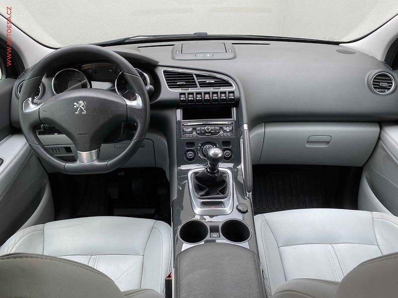 Peugeot 3008 (2014) 2.0 HDi, Allure, bixen, panor - fotka 8 z 17