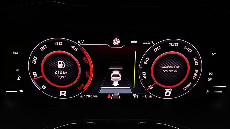 Škoda Superb 2.0TDI 140kW 4x4-WEBA-PANO-DPH - fotka 47 z 49