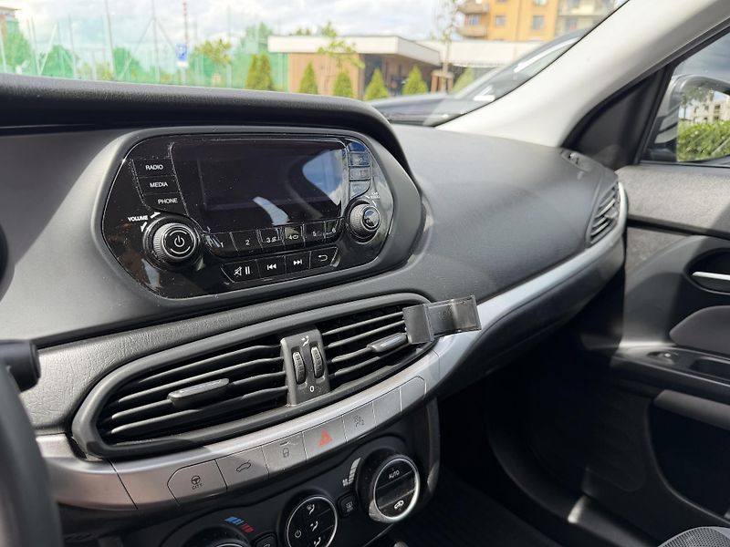 Fiat Tipo (2016) 1.6 MultiJet 88 kw / sedan - fotka 18 z 19