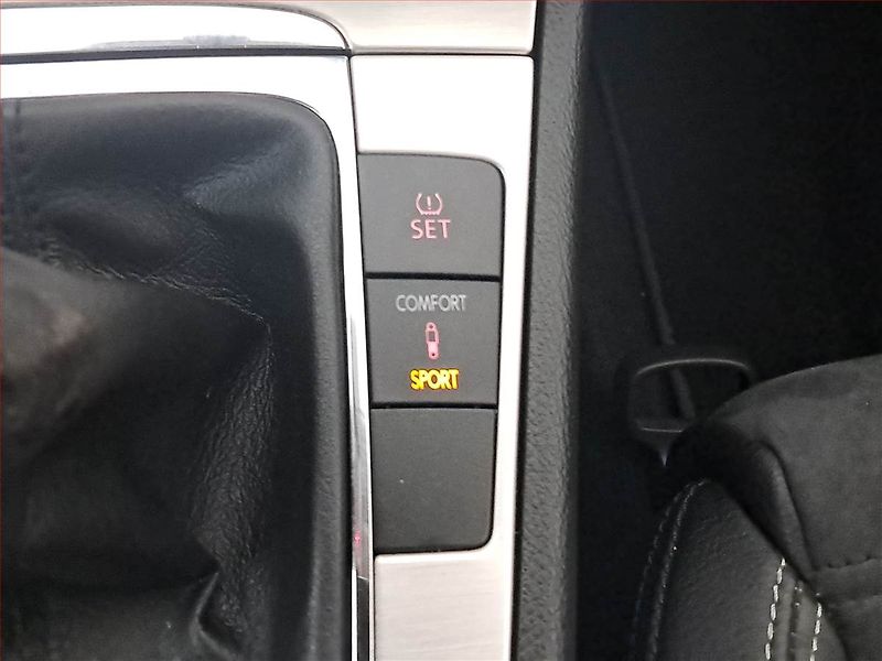 Volkswagen Passat CC (2010) 2.0 TDI, Navi, Xenony - fotka 21 z 24