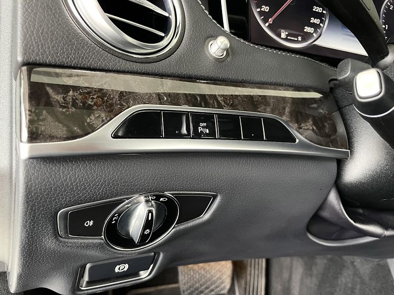 Mercedes-Benz Třídy S 350d 4MATIC*Panorama*Masáž*AMG - fotka 28 z 36