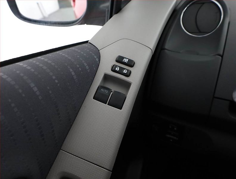 Toyota Yaris (2009) 1.33 Dual VVT-i, Automat - fotka 13 z 15