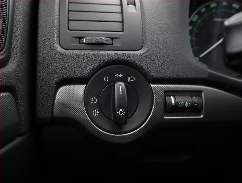 Škoda Octavia (2008) Elegance 1.6, Serv.kniha - fotka 12 z 16