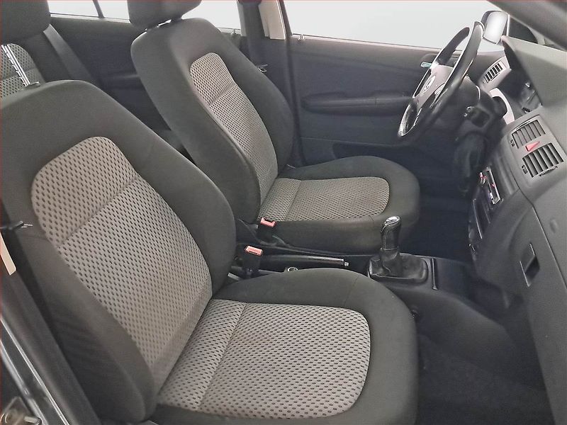 Škoda Fabia (2003) 1.2 12V, po STK, Klima - fotka 9 z 15