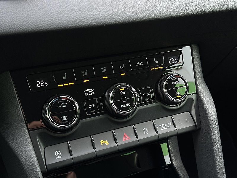 Škoda Karoq 2.0TDi 4x4 DSG 150PS TOP & Sel - fotka 28 z 49