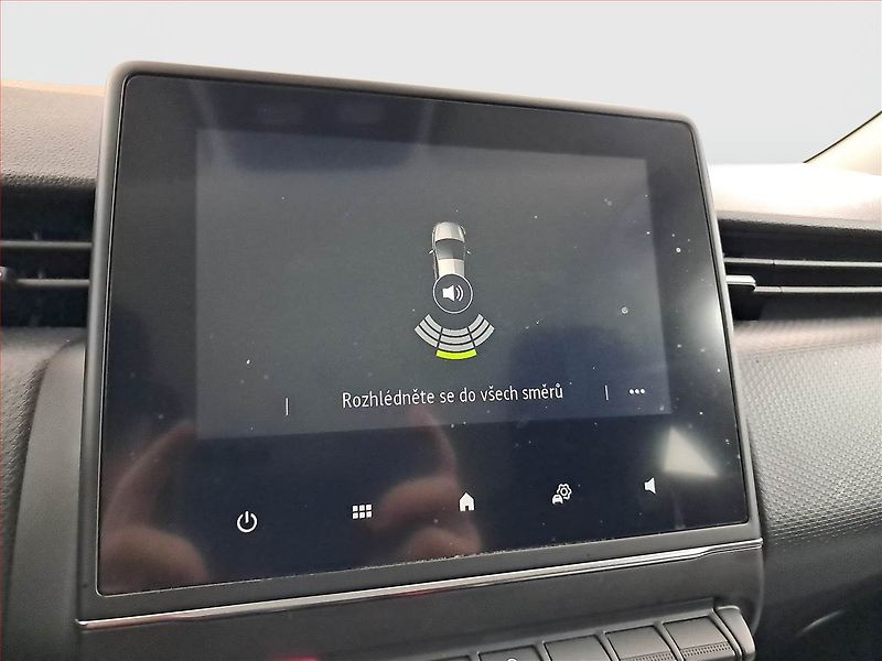 Renault Clio (2022) Zen 1.0 TCe, ČR,1.maj - fotka 16 z 16