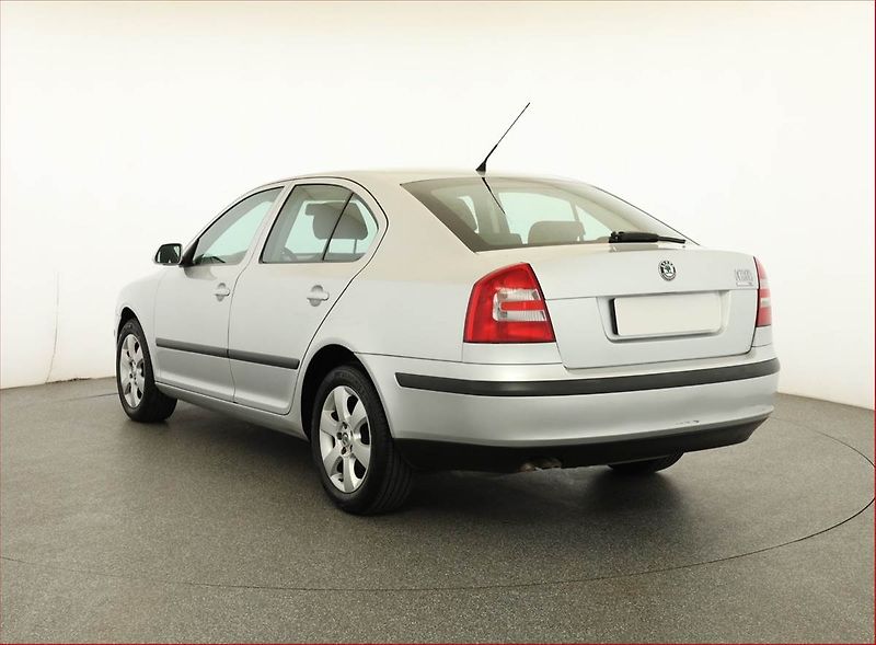 Škoda Octavia (2009) 1.9 TDI, nová STK, zamluveno - fotka 4 z 16
