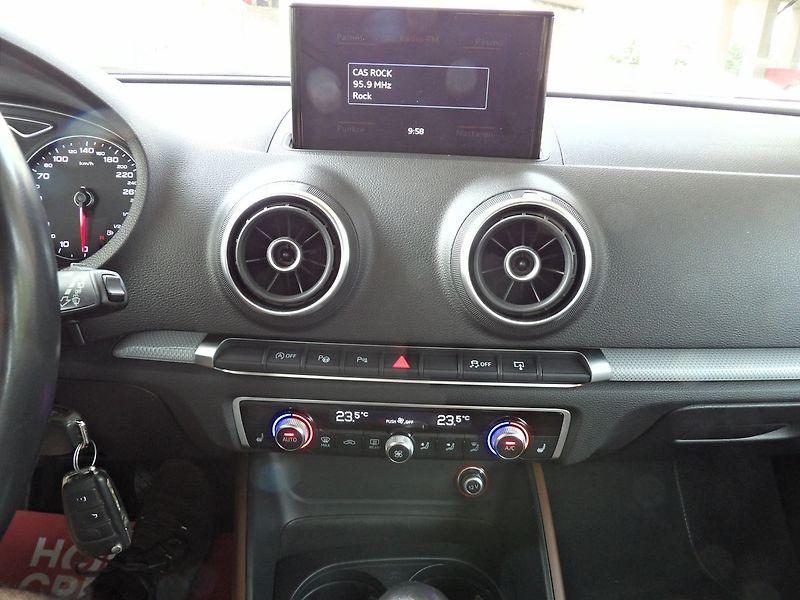 Audi A3 1.4TSI 110kW DSG Sline Xenon - fotka 9 z 26