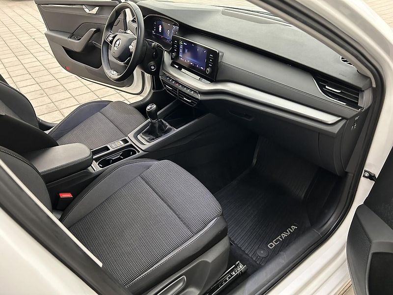 Škoda Octavia 1.5 TSI Ambition Plus - fotka 20 z 23